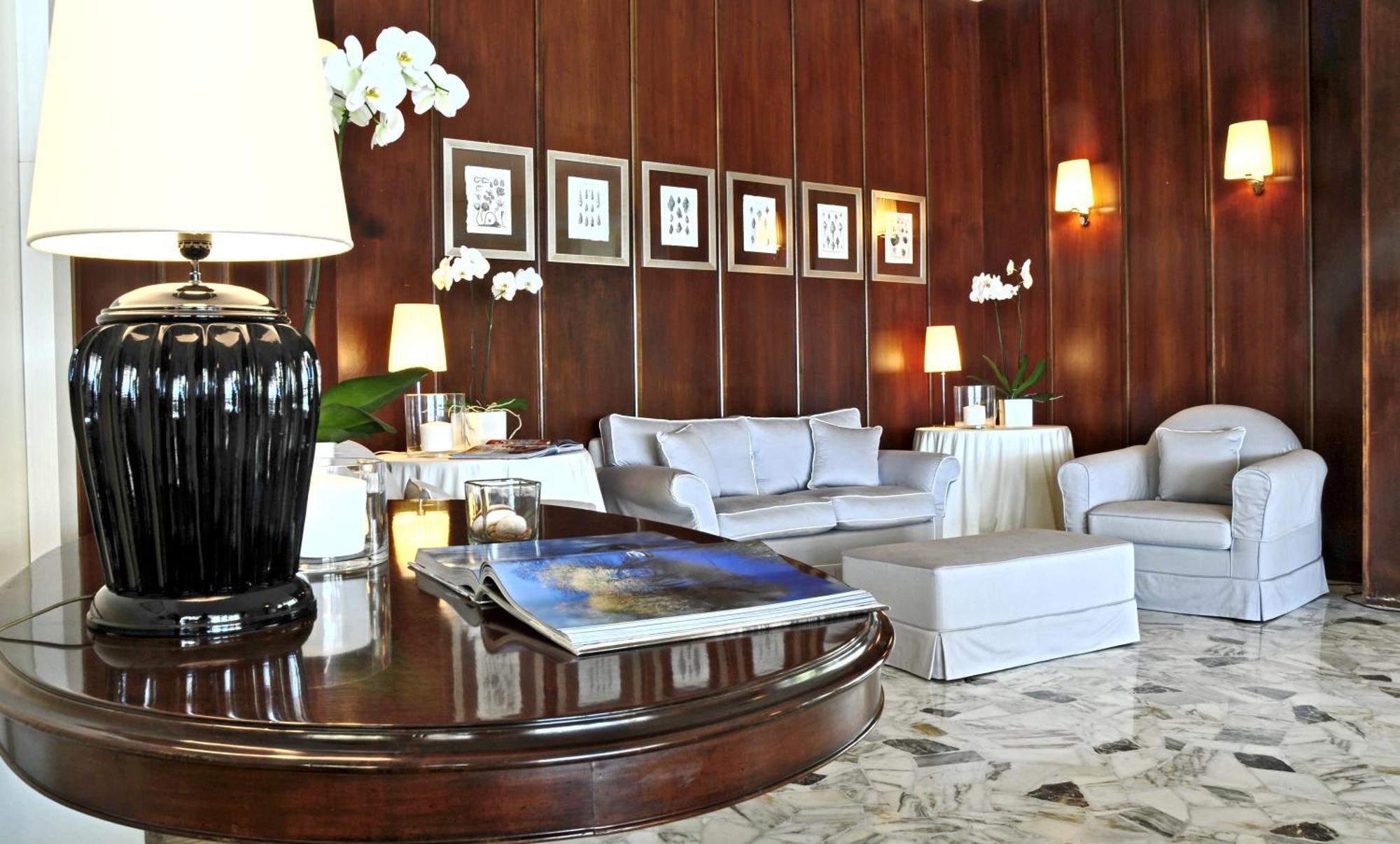 Hotel Plaza Esplanade ลิโดดิเยโซโล ภายนอก รูปภาพ